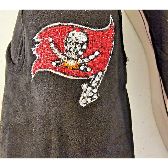 Tampa Bay‎ Buccaneers Women's Black Slip On Sneakers Sz 8 Rhinestones NFL RARE! - Picture 2 of 10